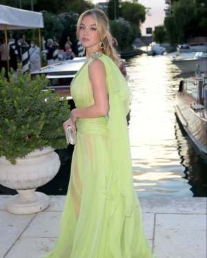 sydney_sweeney__always-20251031-0008